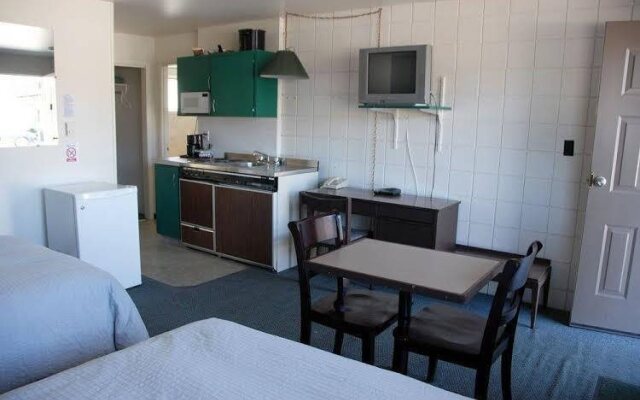 The Canterbury Inn of Downtown Invermere