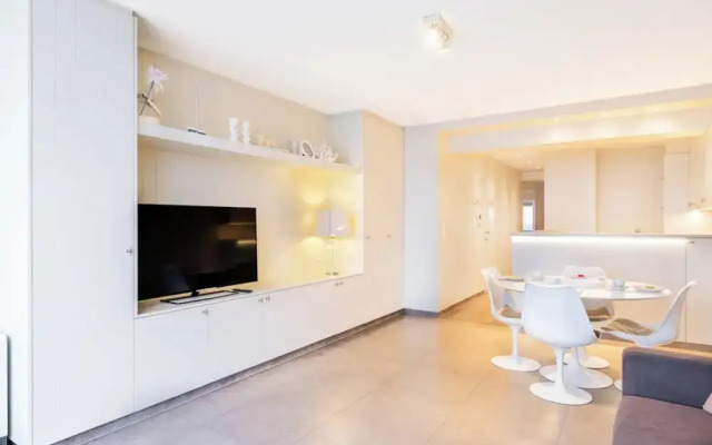 Lavish Apartment for 4 People With Seaview
