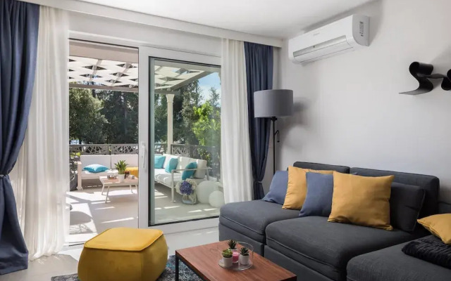 Stunning Villa Scorpaena w swimming pool