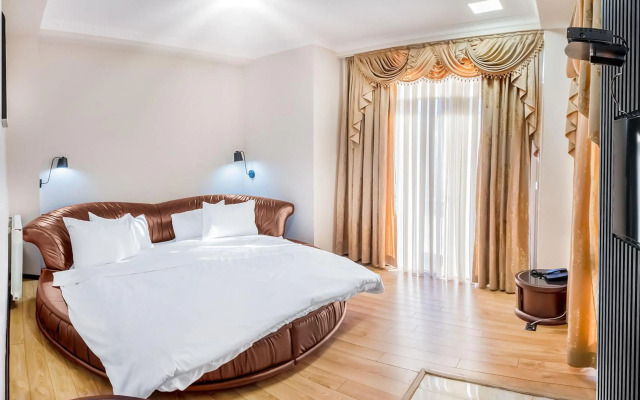 Отель Cron Palace Tbilisi