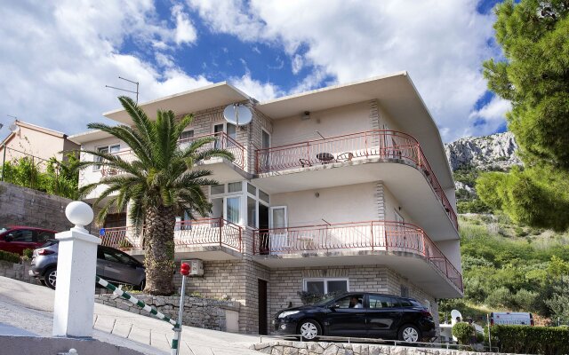 Apartment Rozari - family friendly & sea view: A1-Ivana  Brela, Riviera Makarska
