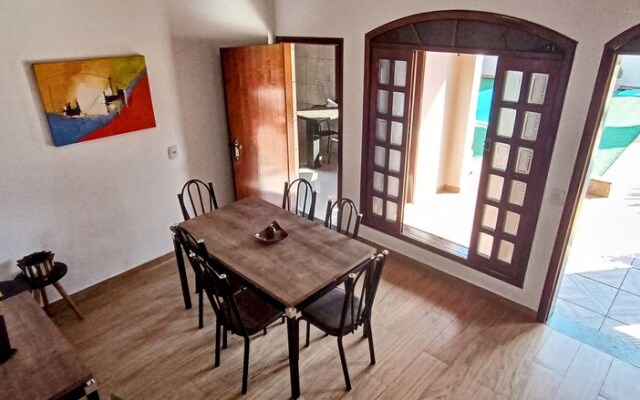 Casa com Piscina e Churrasqueira
