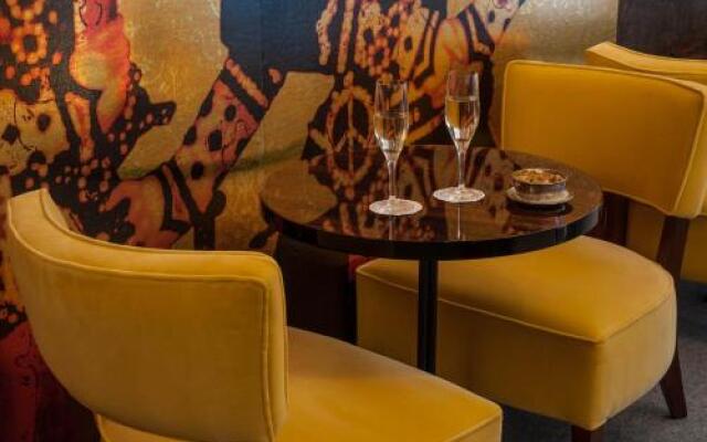 Teatro Boutique Rooms & Suites