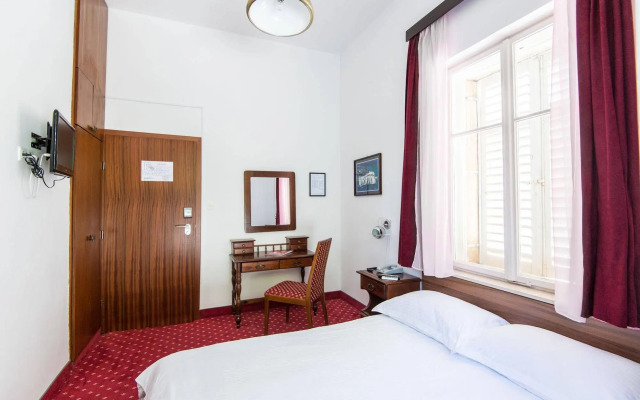 Hotel Sumratin