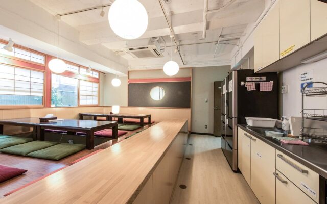 Anne Hostel Yokozuna