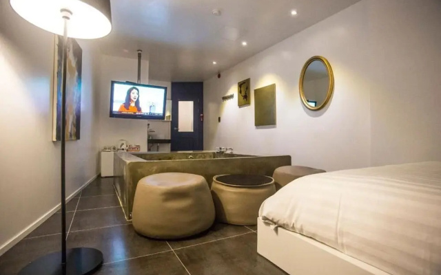 Pin & Fit House