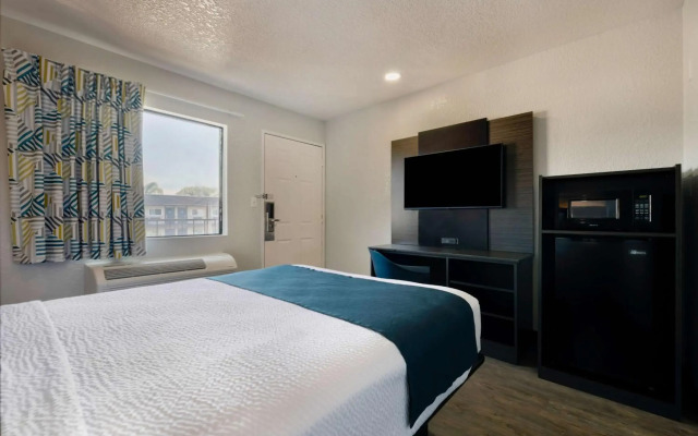 Motel 6 Anaheim, CA - Fullerton East