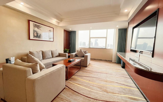 Skyline Plaza Hotel
