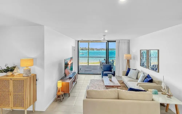 3-bed: Riverfront Alfresco Dining & Rooftop Pool