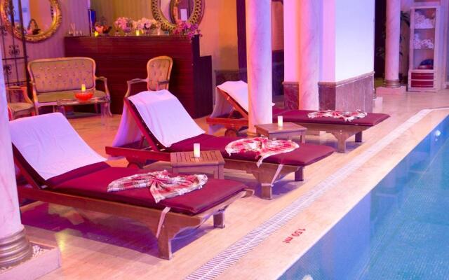 Nova Plaza Crystal Hotel