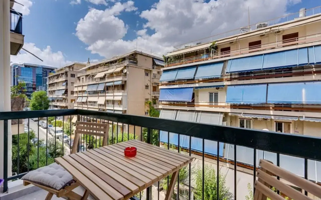 Elegant Flat 5 Walk to Metro Panormou
