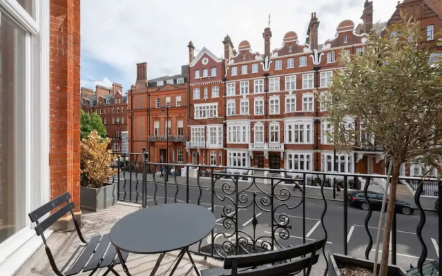 Presidential Residence 14ft High Ceilings