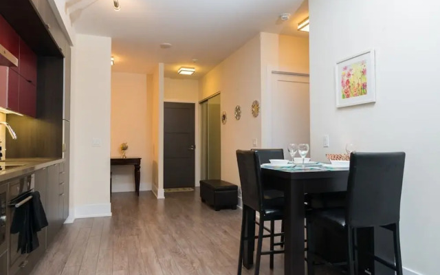 Sarkar Suites - CN Tower Rogers Centre