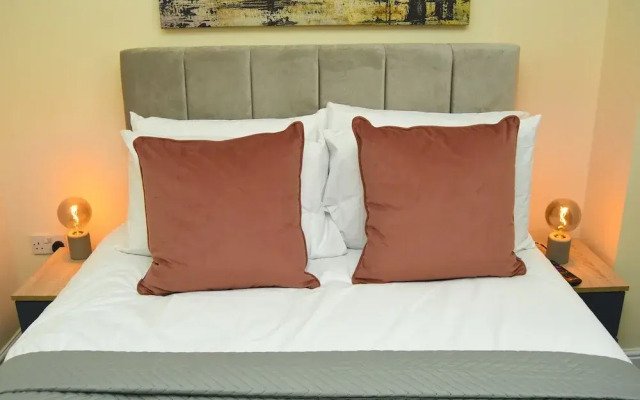 Warrington Suites by Relax Stays