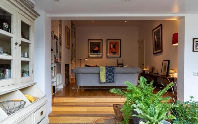 Stunning 5 bed house with private garden