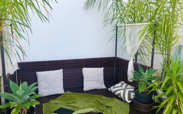 Sunny Algarve Retreat in Mexilhoeira Grande