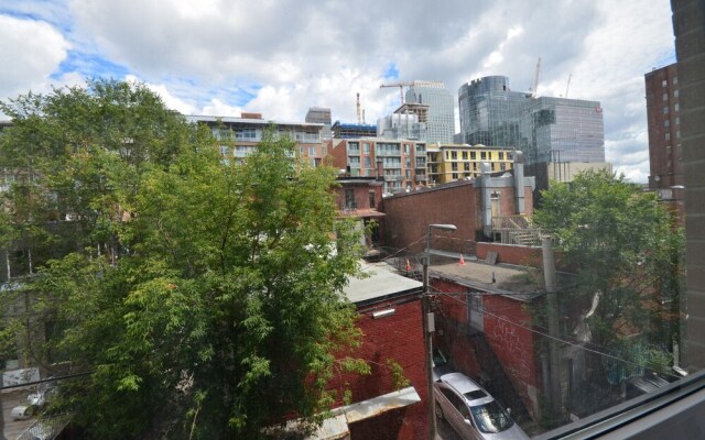 LikeAHotel-Ste Catherine/Downtown Montreal