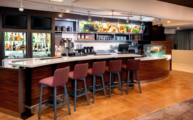Courtyard by Marriott Savannah Midtown