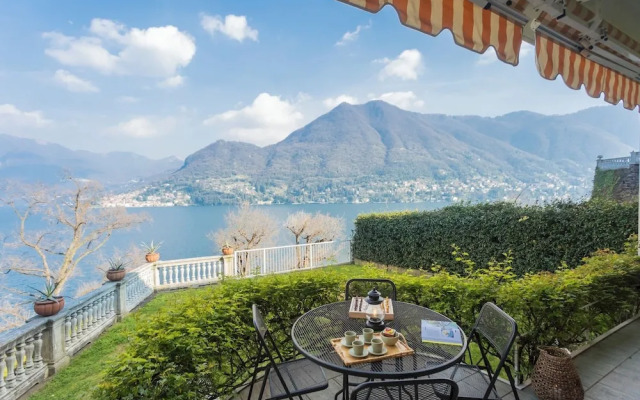 Besana 9 On the Lake - Private Garden & Parking by Rent all Como