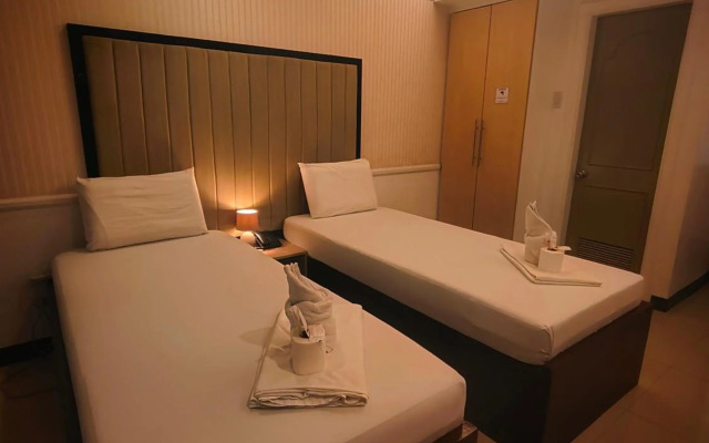 S&M Hotel