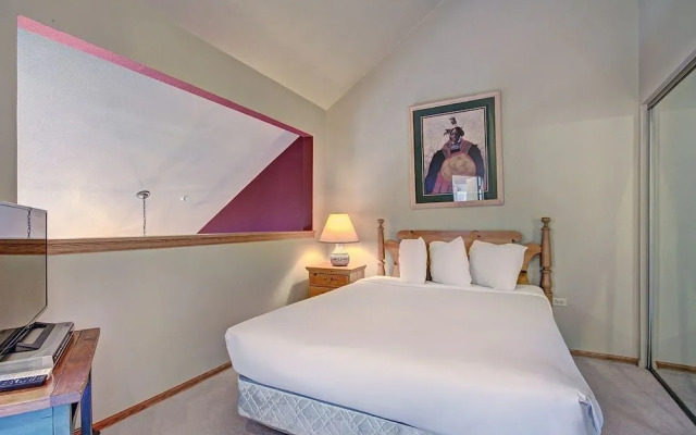 River Mnt Lodge E302