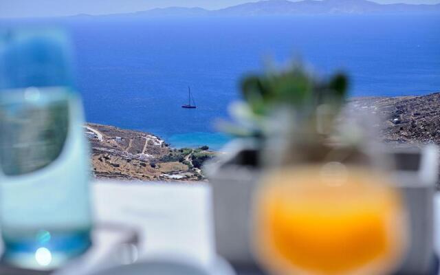 Living Theros Luxury Suites