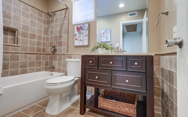 Beautiful Backyard Oasis 5 bedroom 3 Bathroom Home