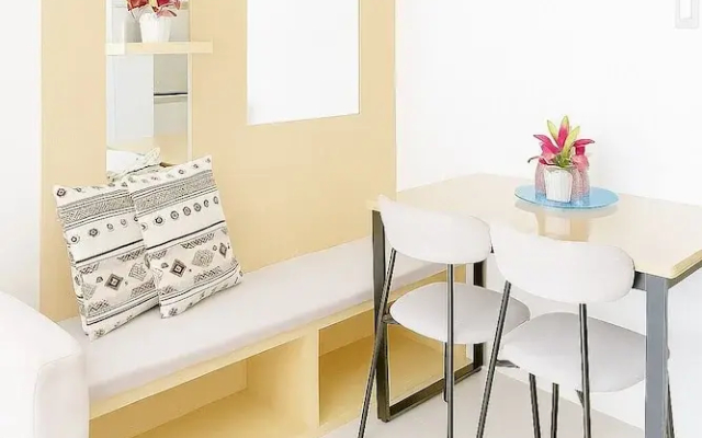 Cozy Persimmon Condo Cebu