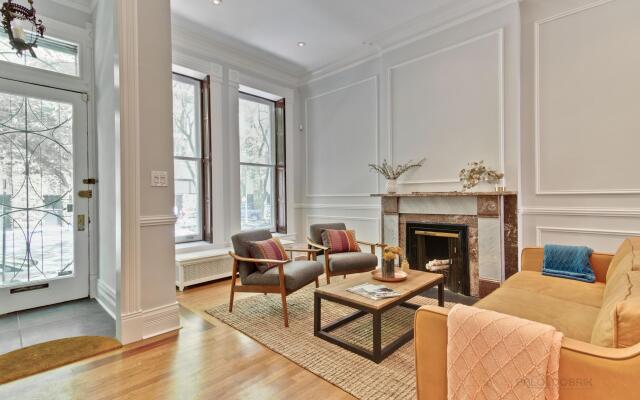 Spacious Chicago House near Oak Street Beach