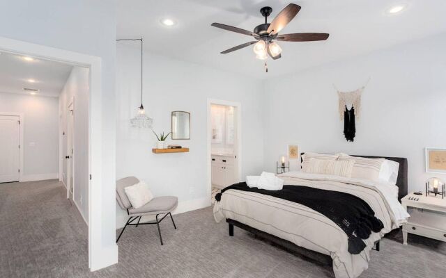 The Brownstone - 1 Block From Dtwn Square