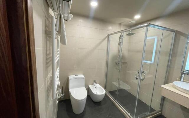 Leo Group BEST STUDIO 1201 Dreamland Oasis CHAKVI