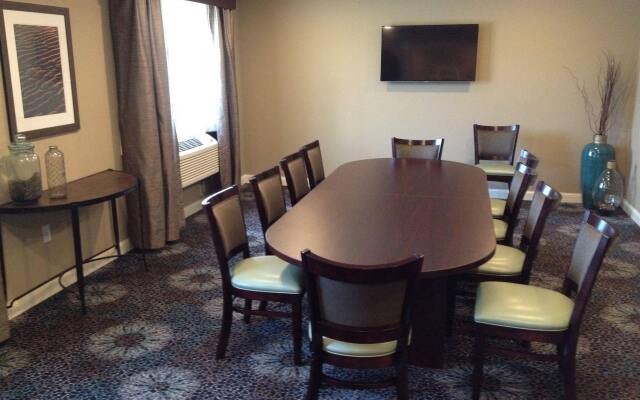 GrandStay Hotel & Suites