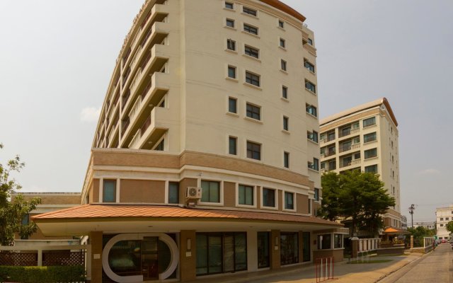 Lasalle Suites Hotel & Residence