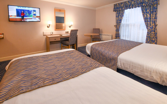 The Queens Hotel & Victoria Cloisters