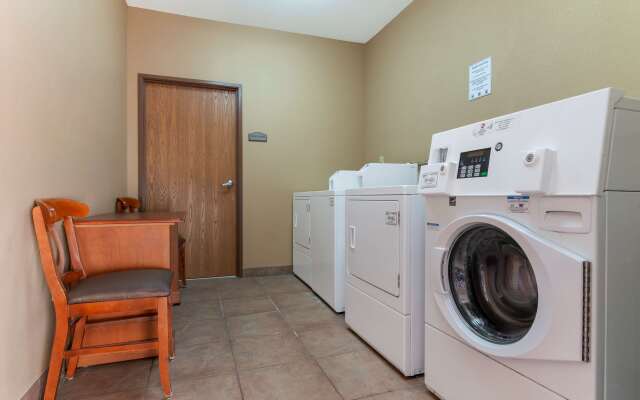 Best Western Plus Butterfield Inn