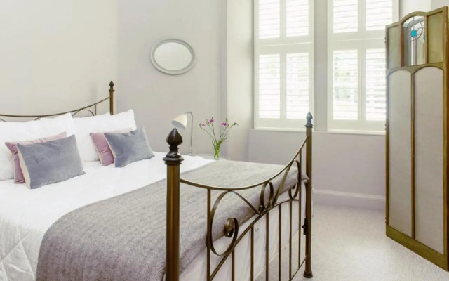 Ramsay Gardens - Grand 4-Bedroom Apartment Next To Castle