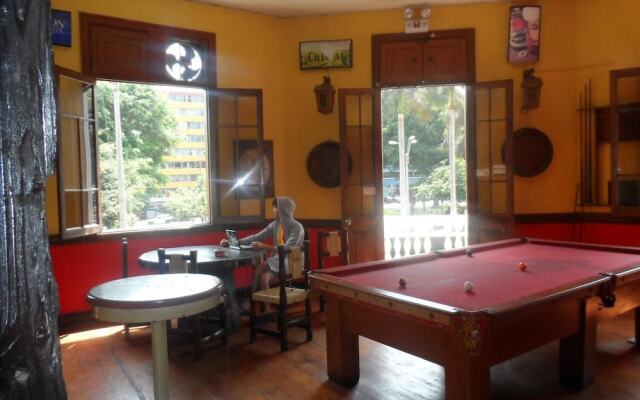 Flying Dog Hostel B&B