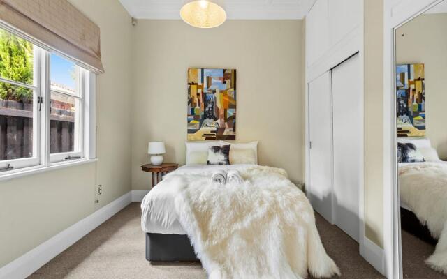 Charming Spacious Home in Birkenhead