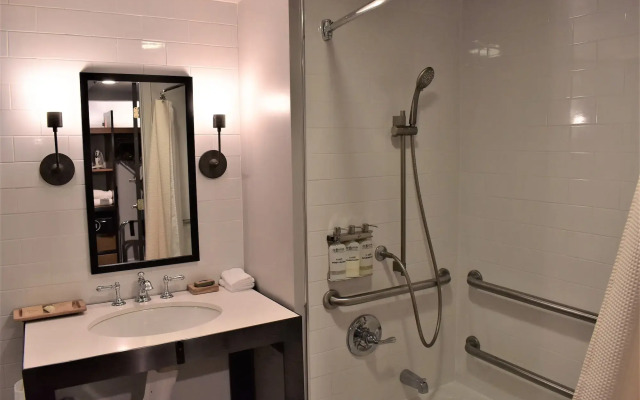 Chaminade Resort & Spa