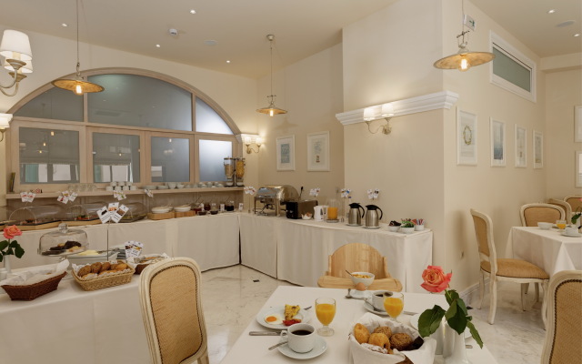 Ionia Suites