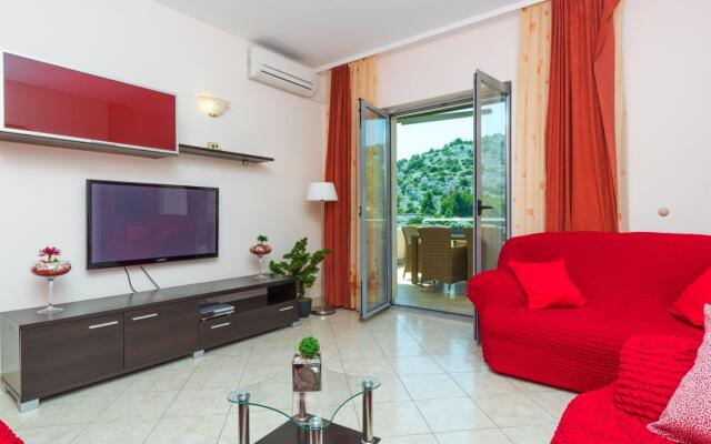 Silva - With Pool and Great View - H