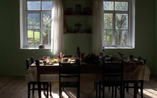 Peak Mazeri Guest House