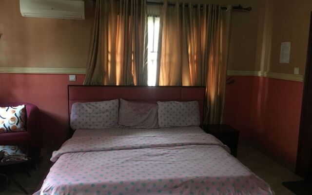 Lancaster Hotel & Suites