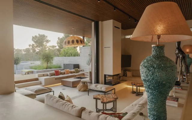 CL M Villa Retreat by Cadenzalux