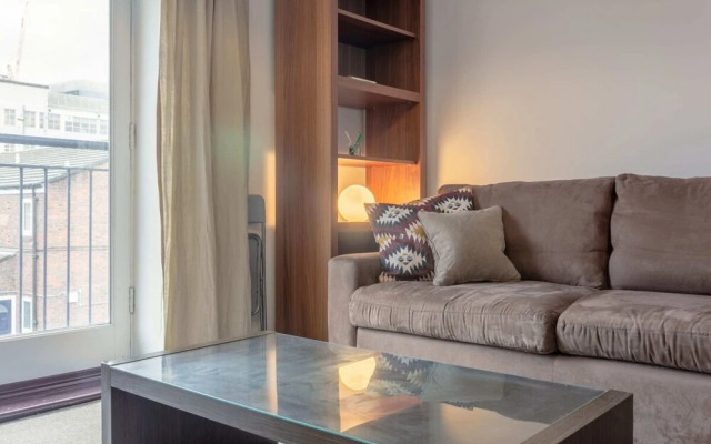 2 Bedroom Apartment In Aldgate East