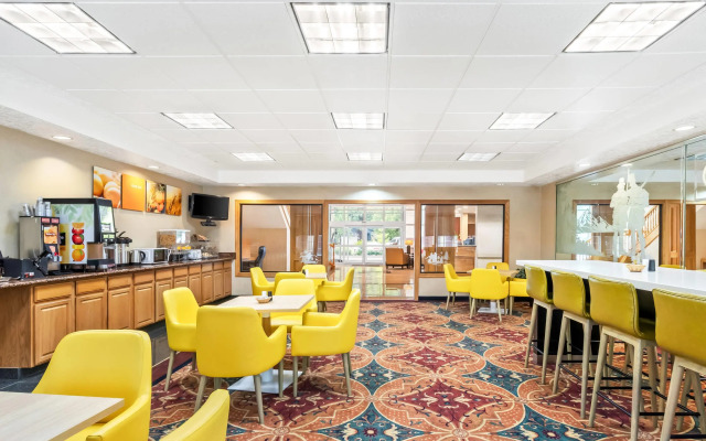 Comfort Suites Clackamas