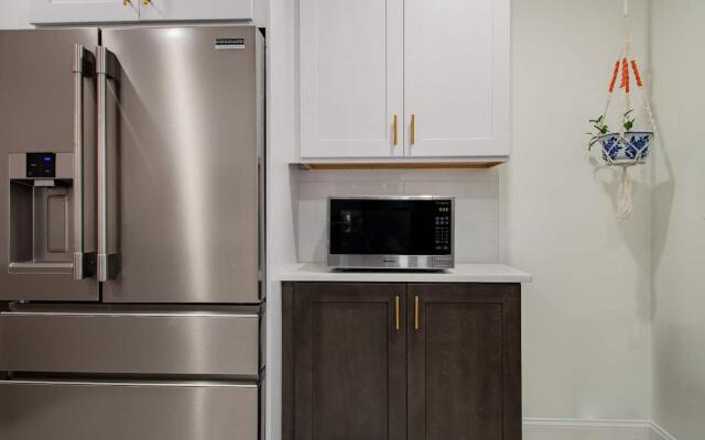 Fancy 1-BR in Central Location ⚜ Parking available