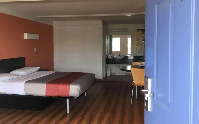 Motel 6 Benton Harbor