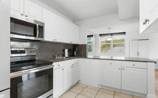 Bay Harbor Sunset Apt 2C