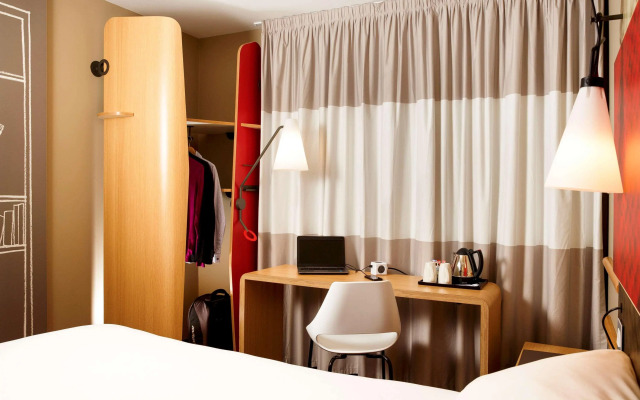 ibis Swansea